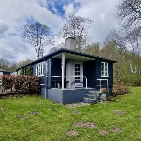 Schickes-ferienhaus-direkt-am-waldrand Сasa de vacaciones *